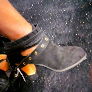 New blk booties sz 8